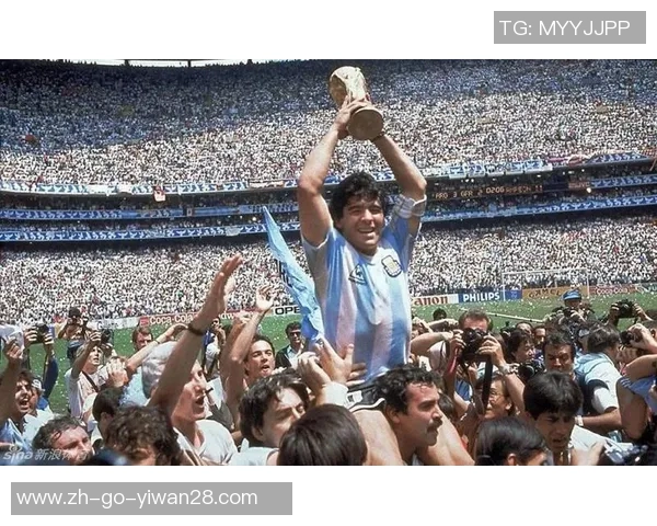 《探索世界足球巨星的传奇人生与辉煌成就》 《探索世界足球巨星的传奇人生与辉煌成就》