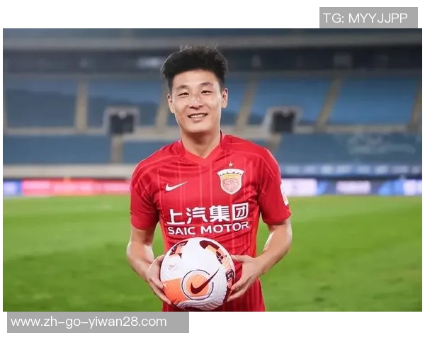 国足球星积极投入热身训练展现拼搏精神为即将到来的重要赛事蓄力